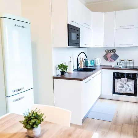 Apartment Casa Mara - Carbonia, Ac, Private Balcony & Full Kitchen