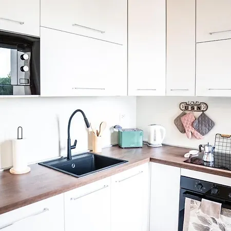 Casa Mara - Carbonia, Ac, Private Balcony & Full Kitchen Apartment *