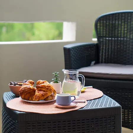 Apartment Casa Mara - Carbonia, Ac, Private Balcony & Full Kitchen