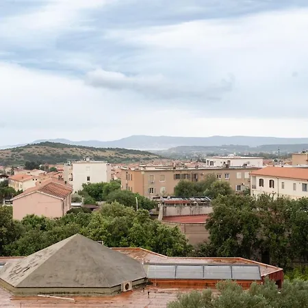 Apartment Casa Mara - Carbonia, Ac, Private Balcony & Full Kitchen *